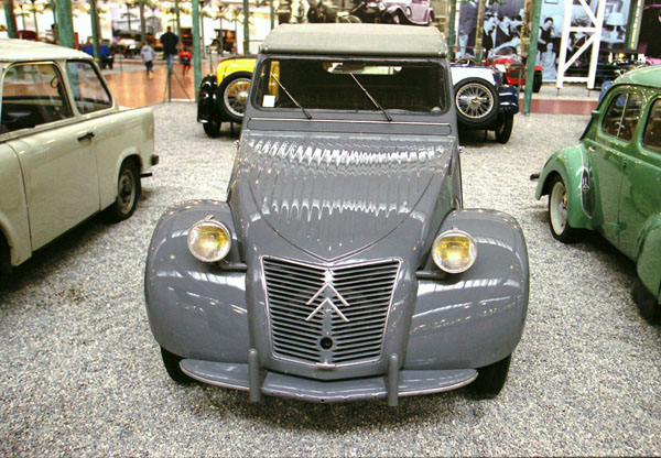 M-BASE エムベース ｜ 街角のクルマたちAtoZ